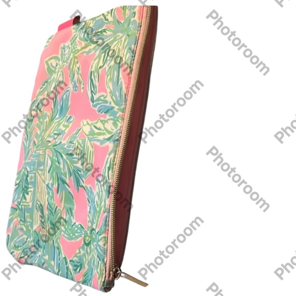 Lily Pulitzer Pouch Bag . - Picture 2 of 2
